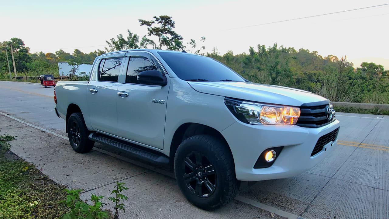TOYOTA HILUX 2024