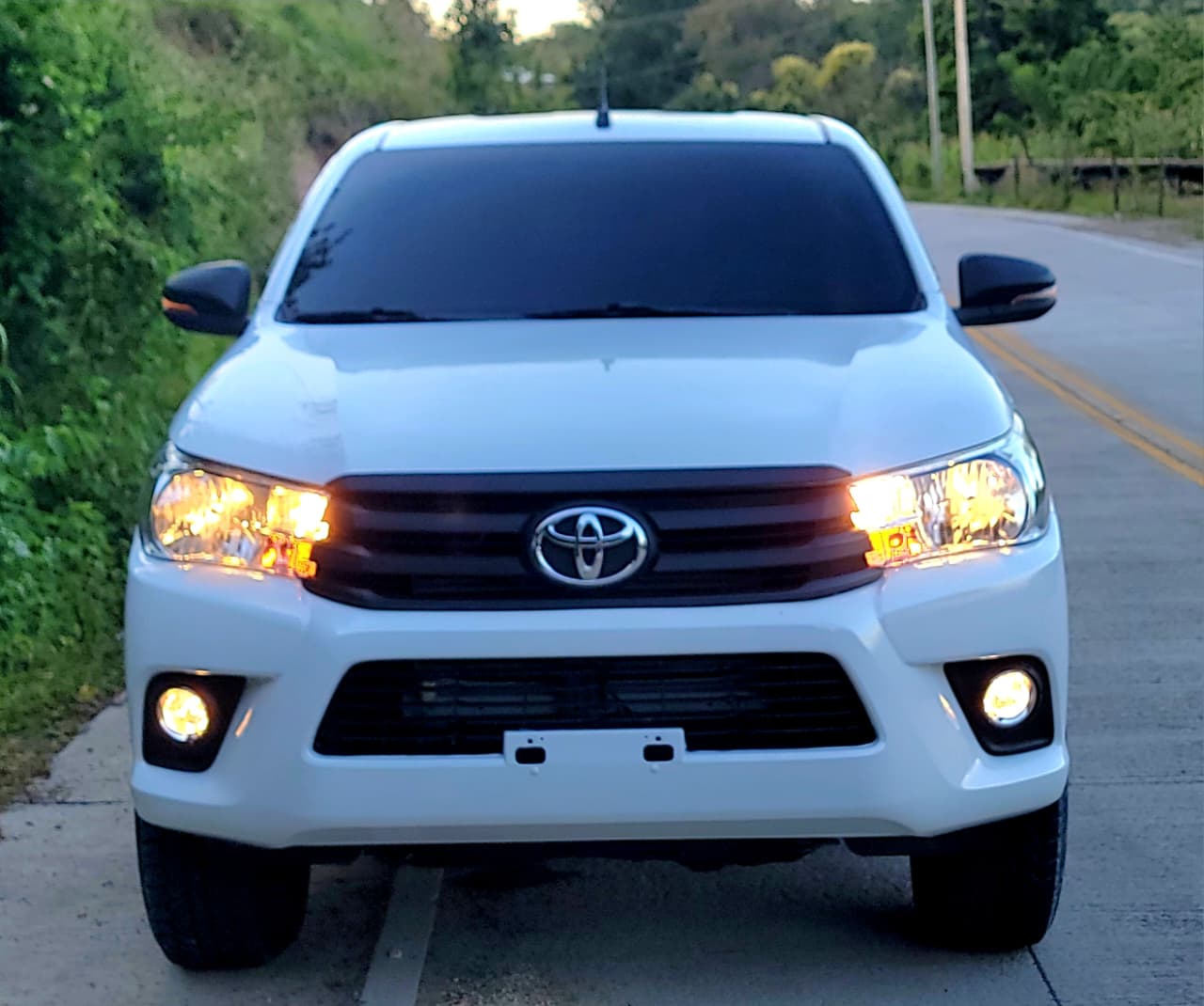 TOYOTA HILUX 2024