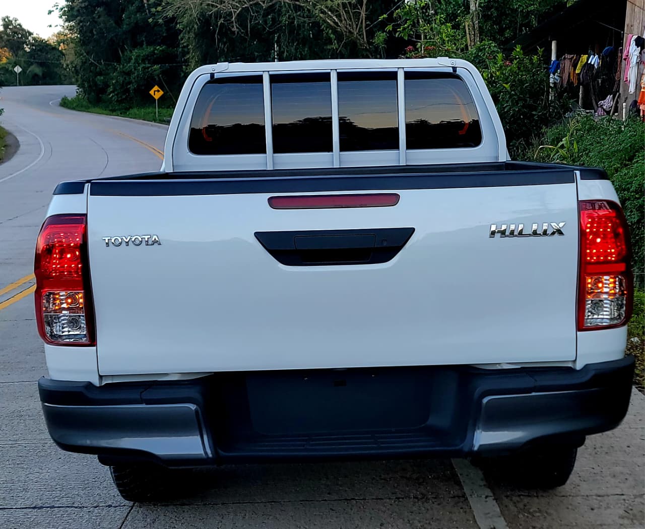 TOYOTA HILUX 2024