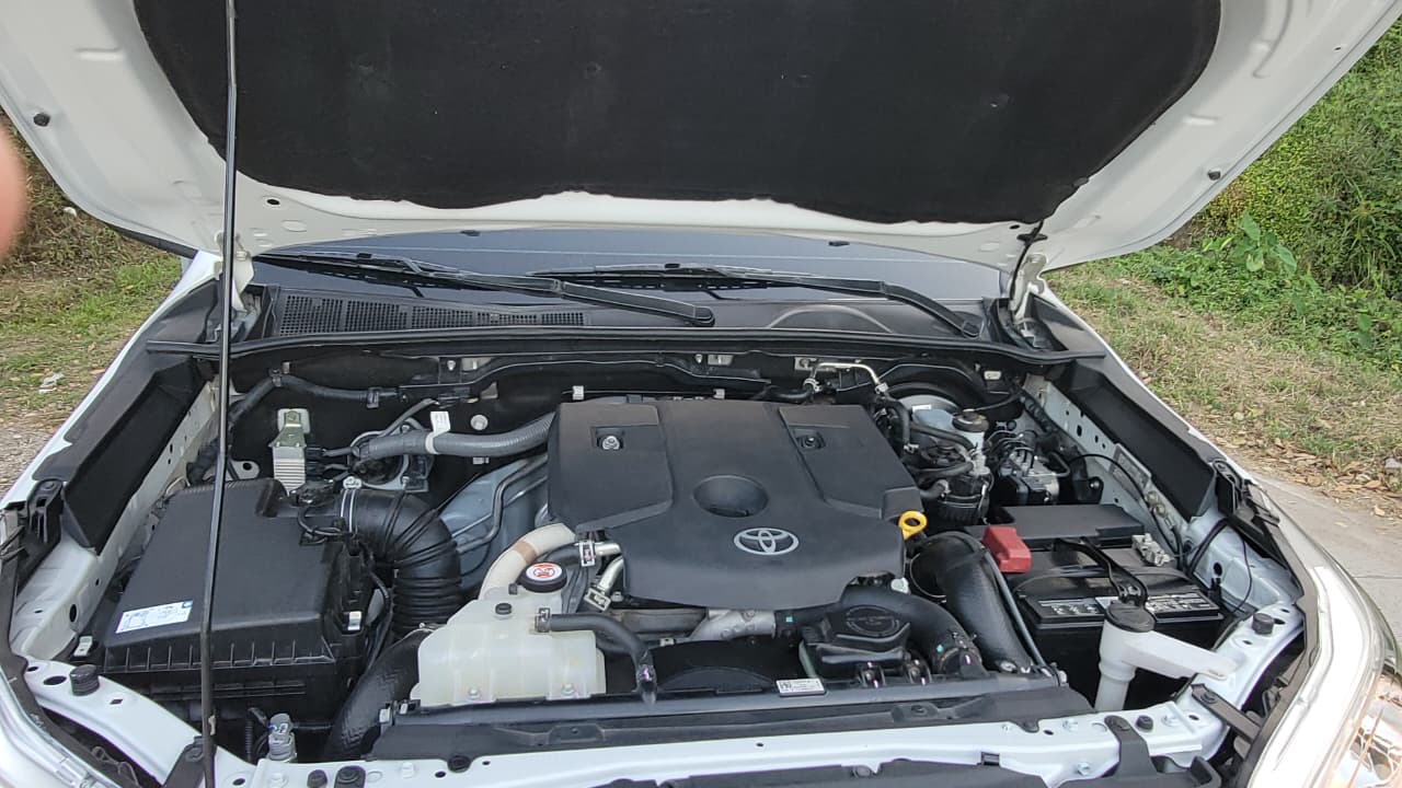 TOYOTA HILUX 2024