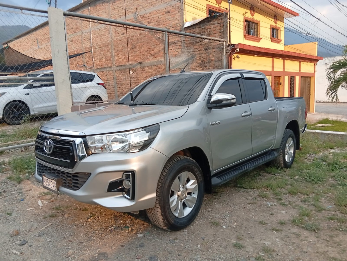 TOYOTA HILUX 2018