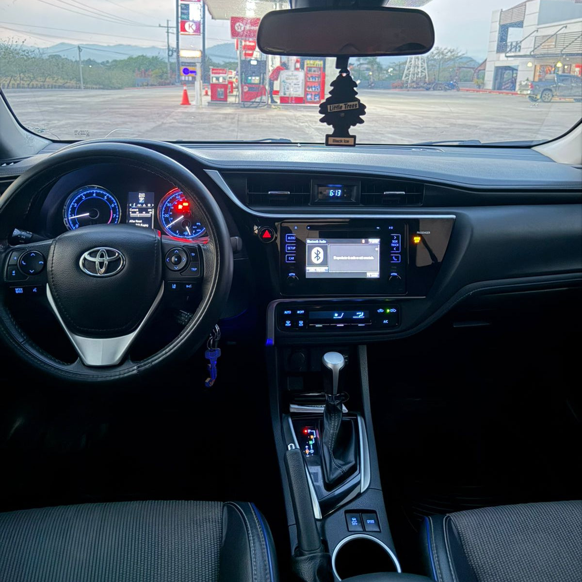 TOYOTA COROLLA 2017