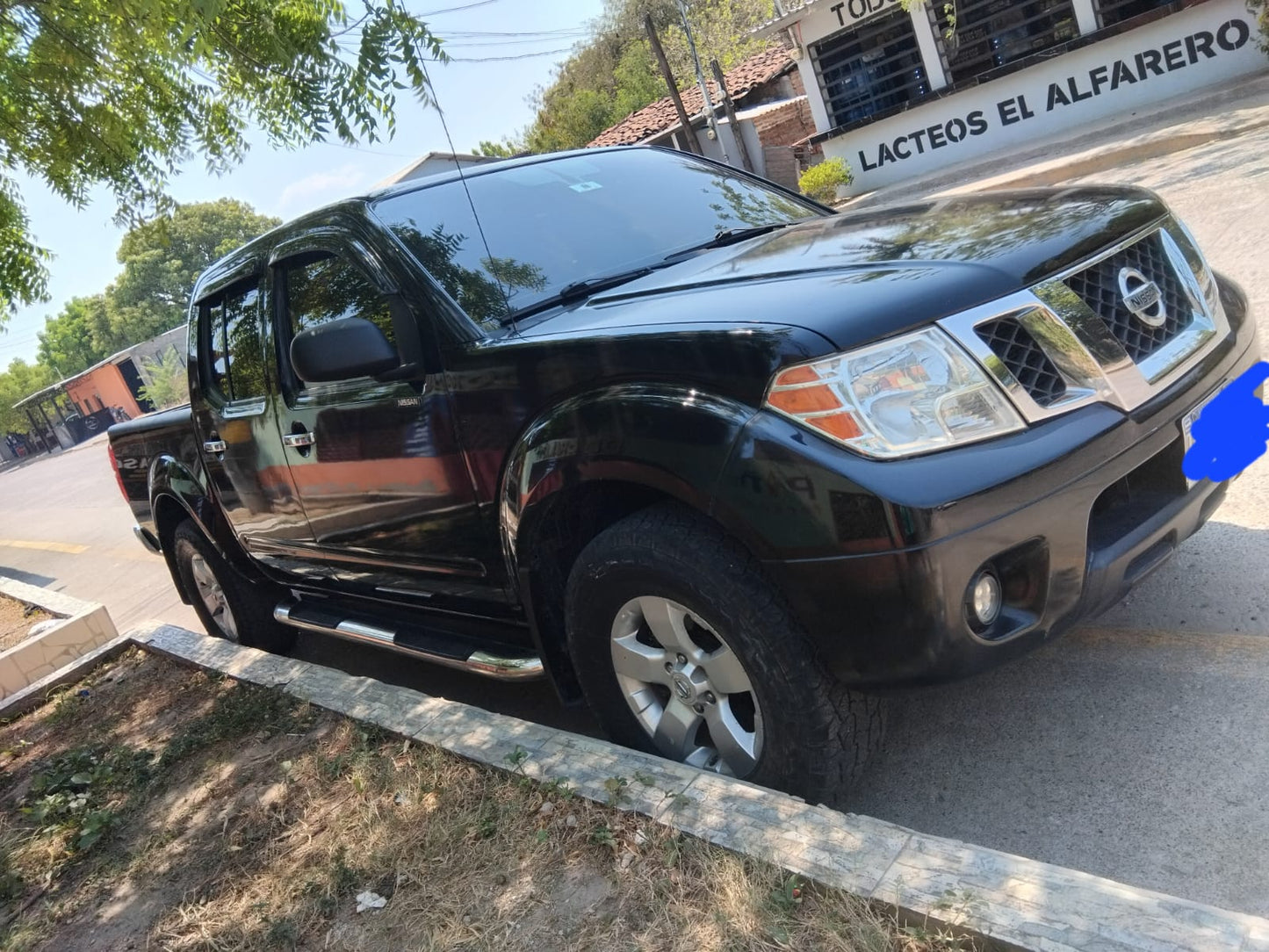NISSAN FRONTIER 2011