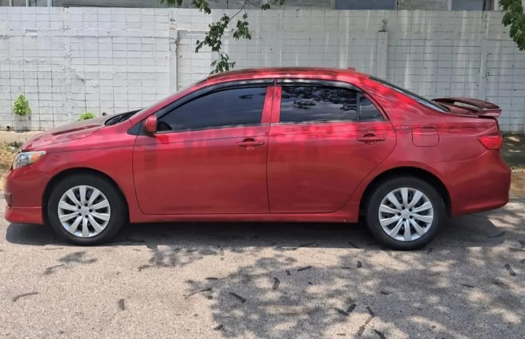 TOYOTA COROLLA 2010