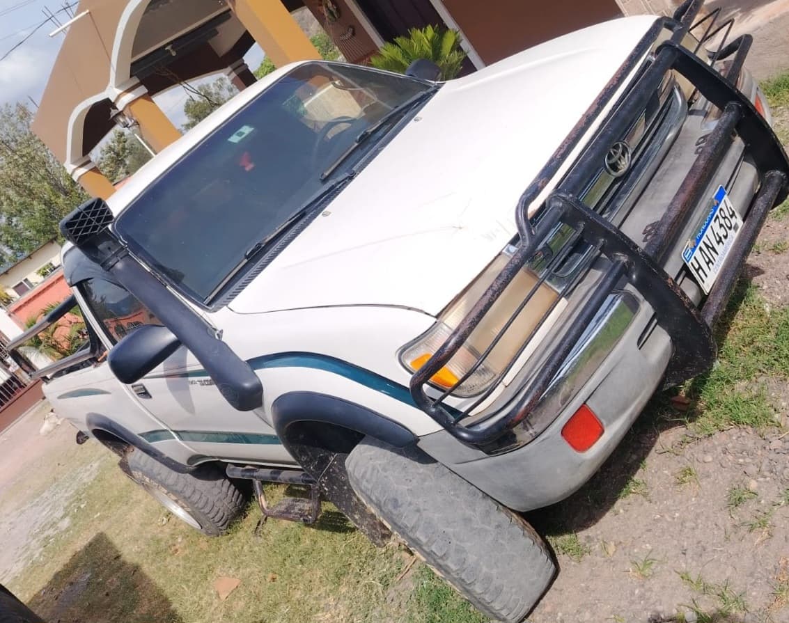 TOYOTA TACOMA 2000