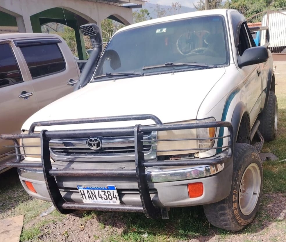 TOYOTA TACOMA 2000