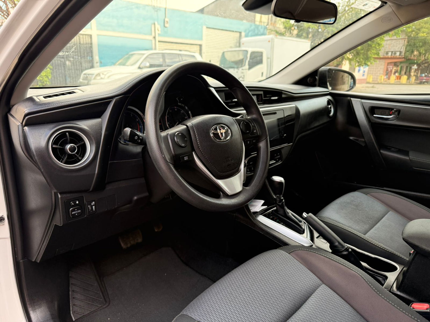 TOYOTA COROLLA 2018