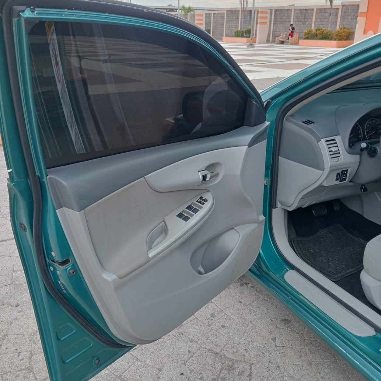 TOYOTA COROLLA 2010