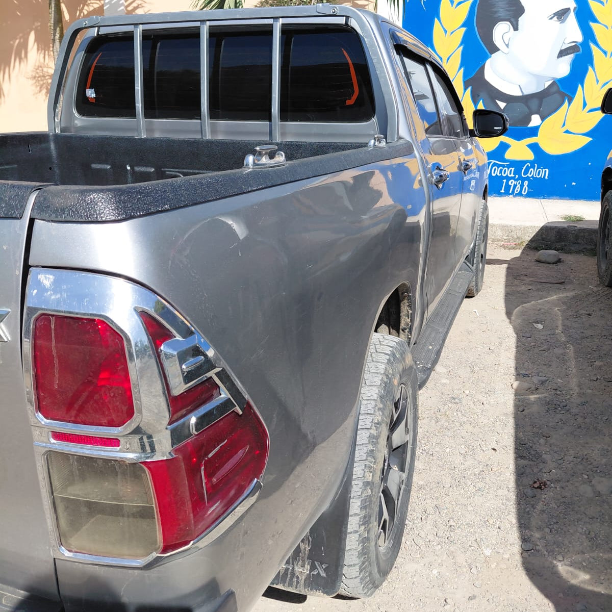 TOYOTA HILUX 2023