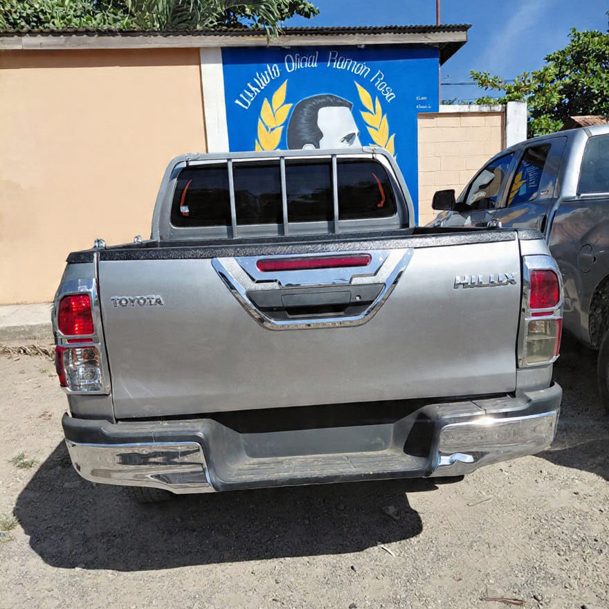 TOYOTA HILUX 2023