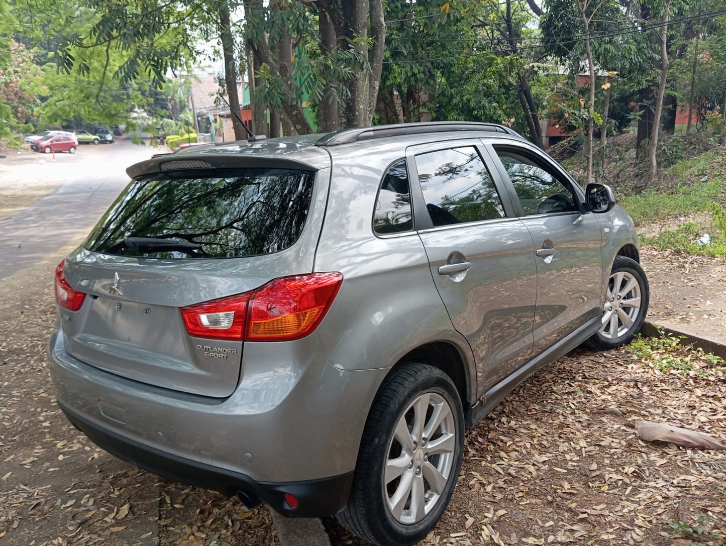 MITSUBISHI OUTLANDER 2015