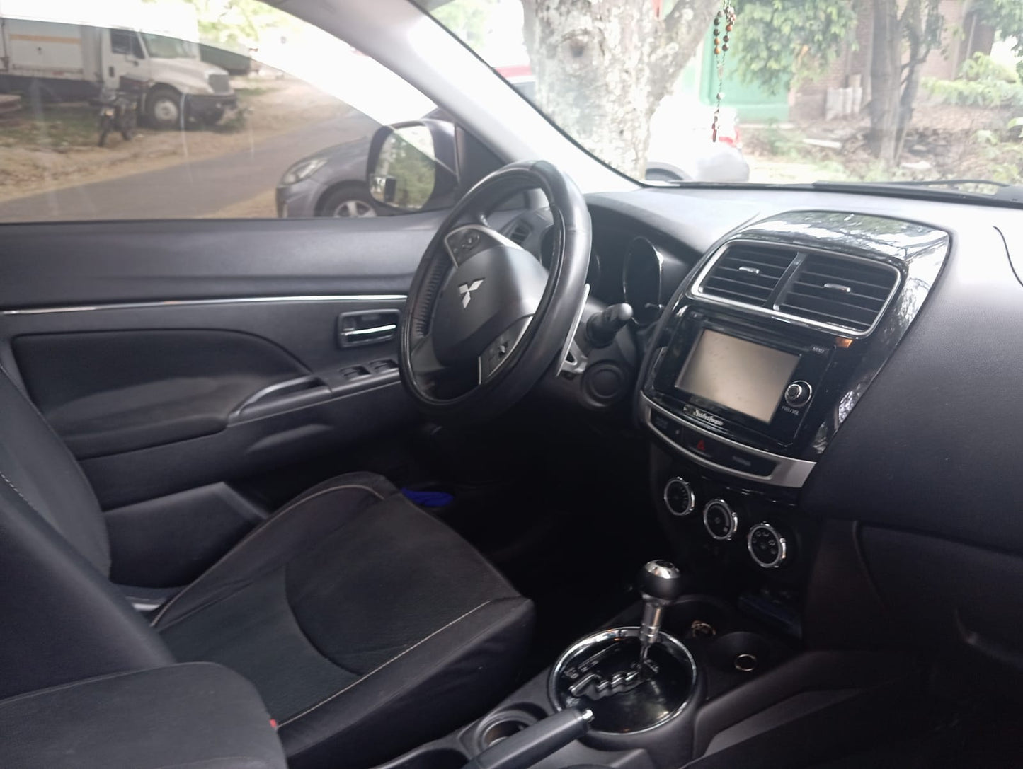 MITSUBISHI OUTLANDER 2015