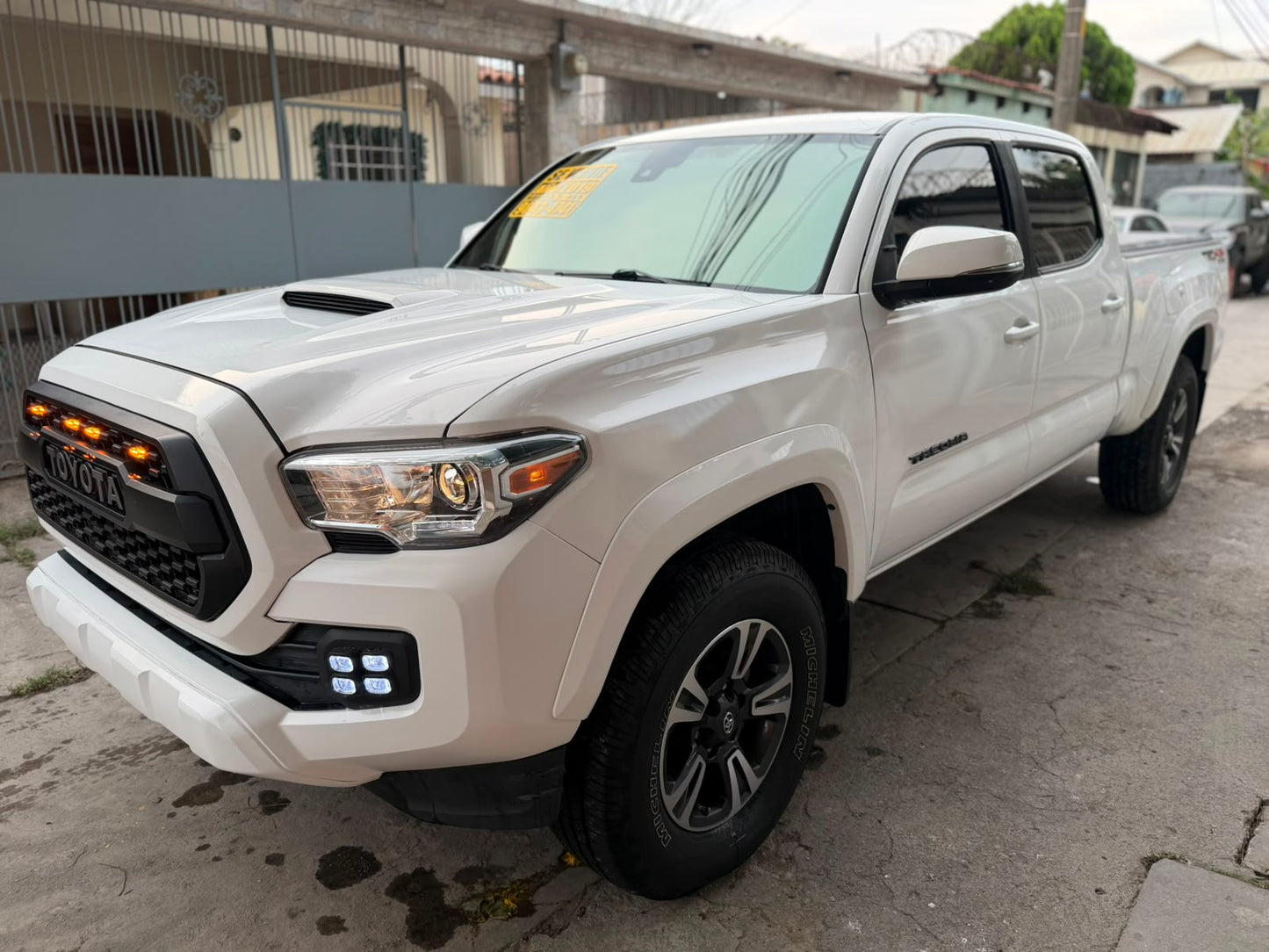 TOYOTA TACOMA 2019