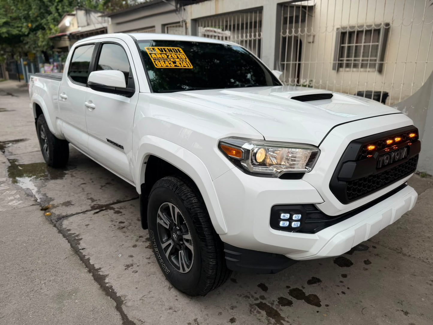 TOYOTA TACOMA 2019