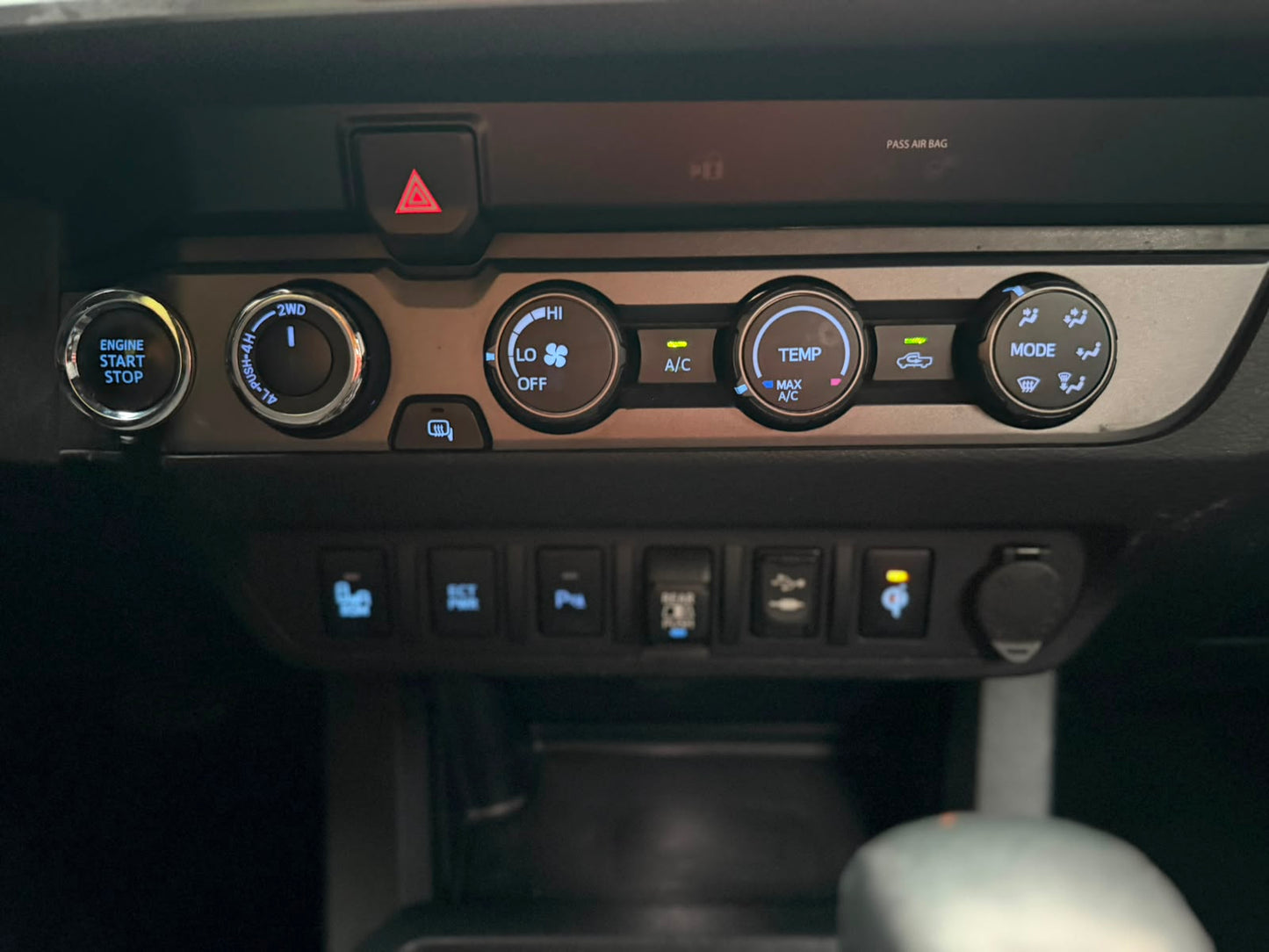 TOYOTA TACOMA 2019