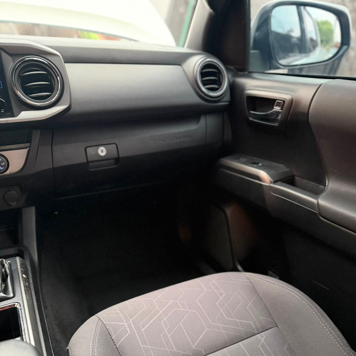 TOYOTA TACOMA 2019