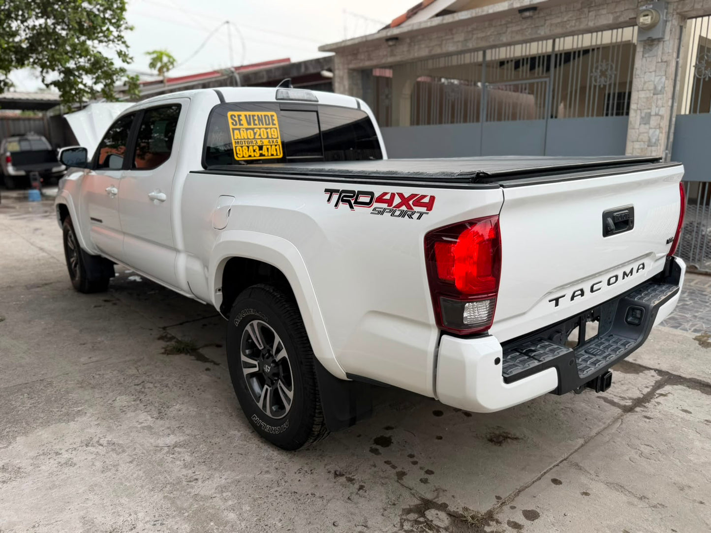 TOYOTA TACOMA 2019
