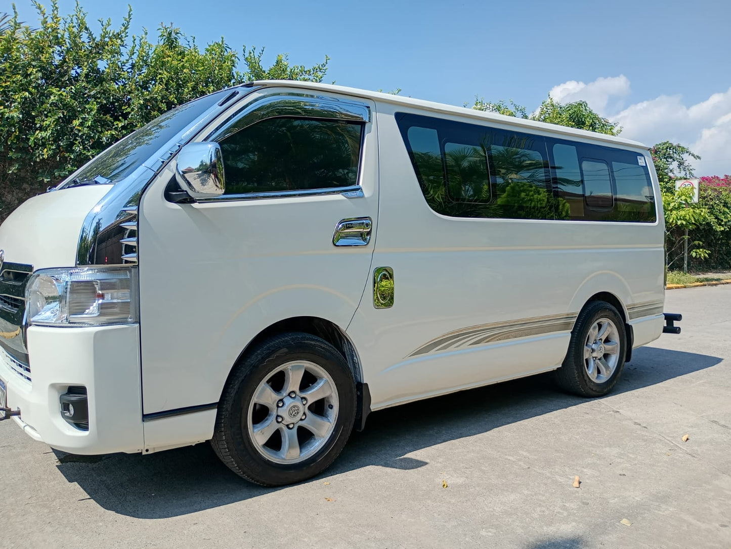 TOYOTA HIACE 2020