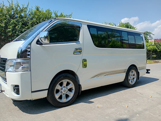 TOYOTA HIACE 2020
