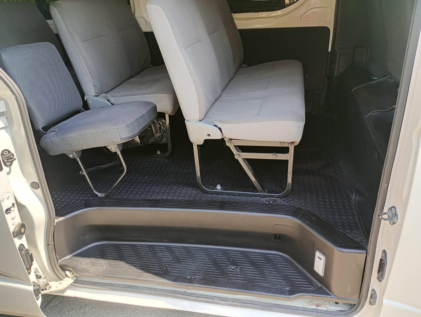 TOYOTA HIACE 2020