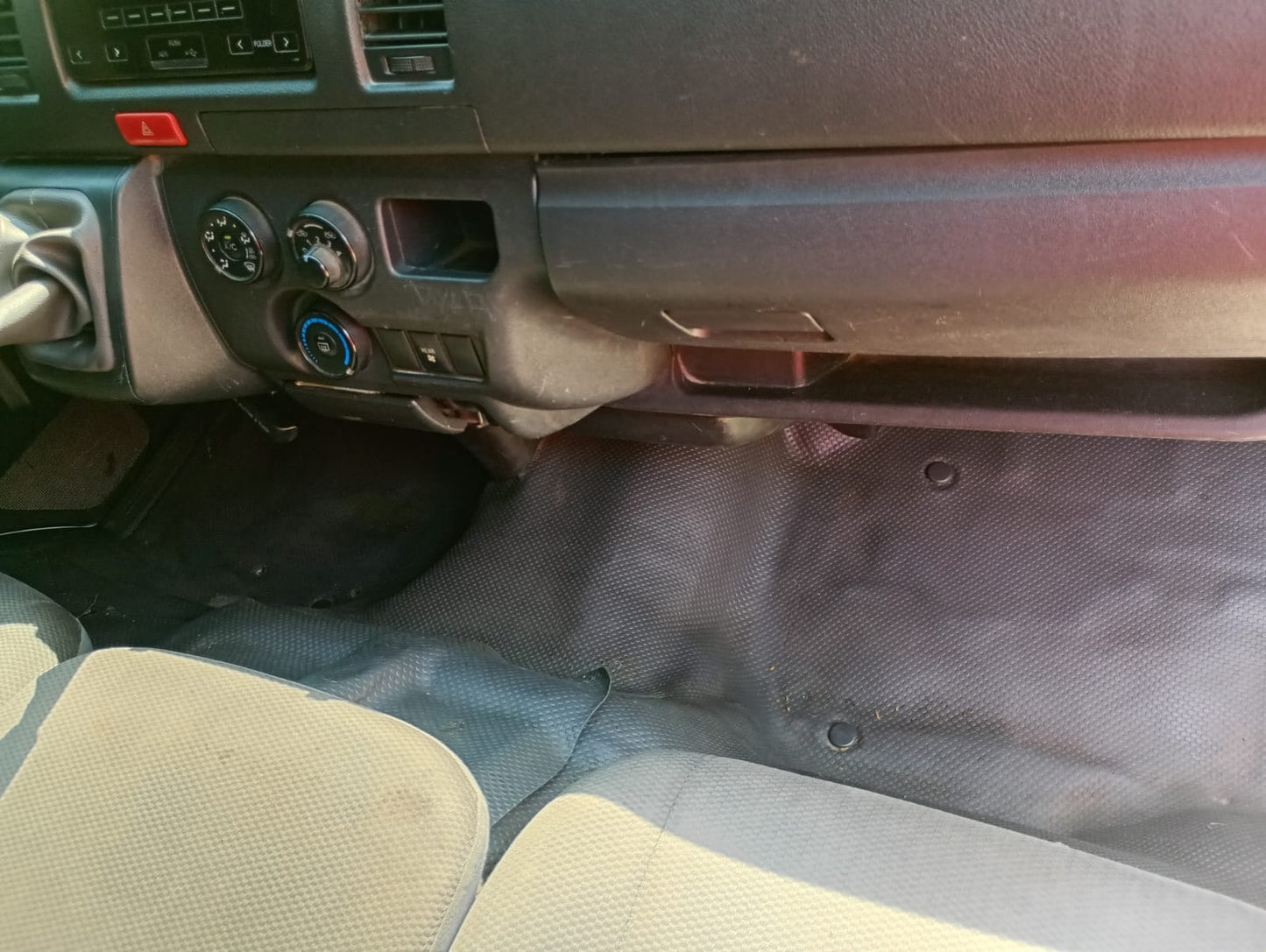 TOYOTA HIACE 2020