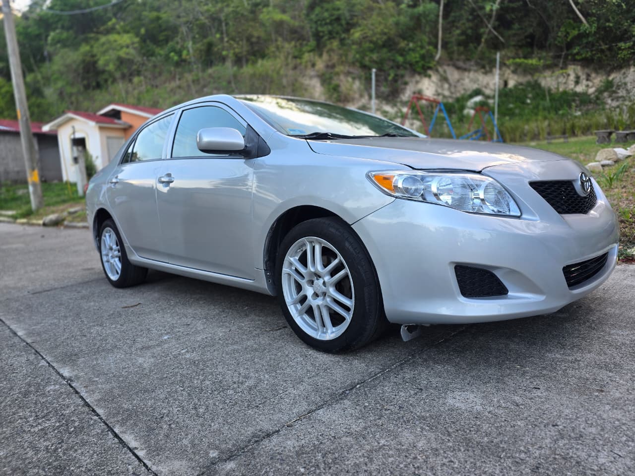 TOYOTA COROLLA 2010