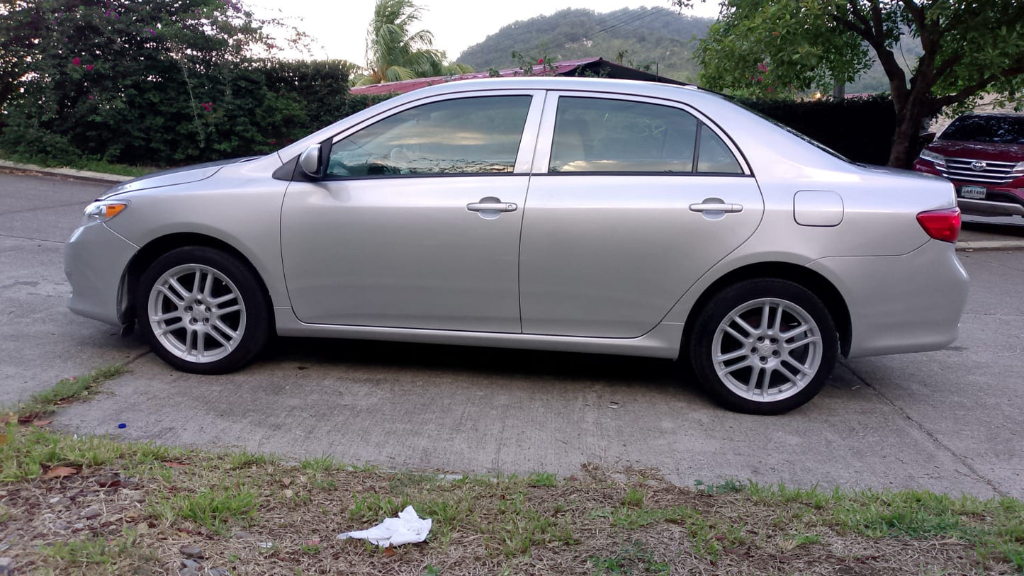 TOYOTA COROLLA 2010
