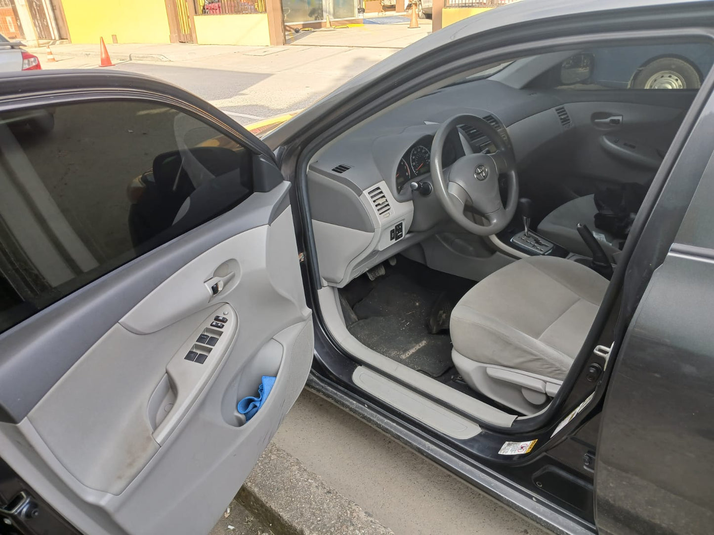 TOYOTA COROLLA 2010
