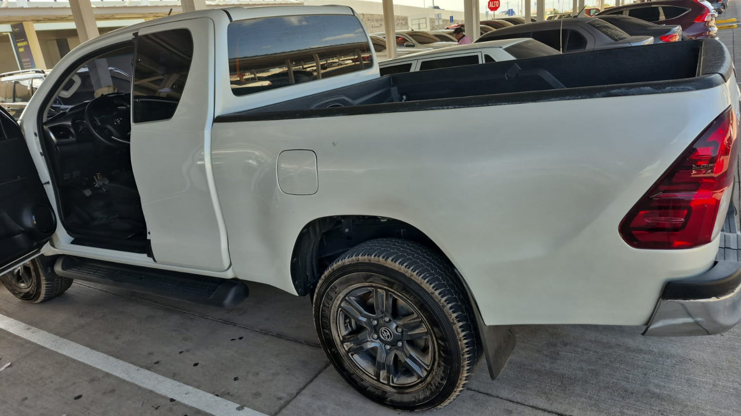 TOYOTA HILUX 2025