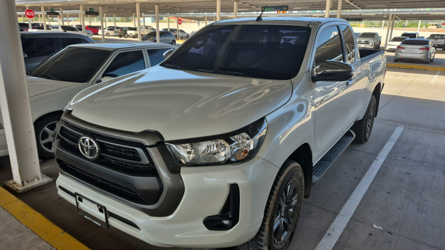TOYOTA HILUX 2025