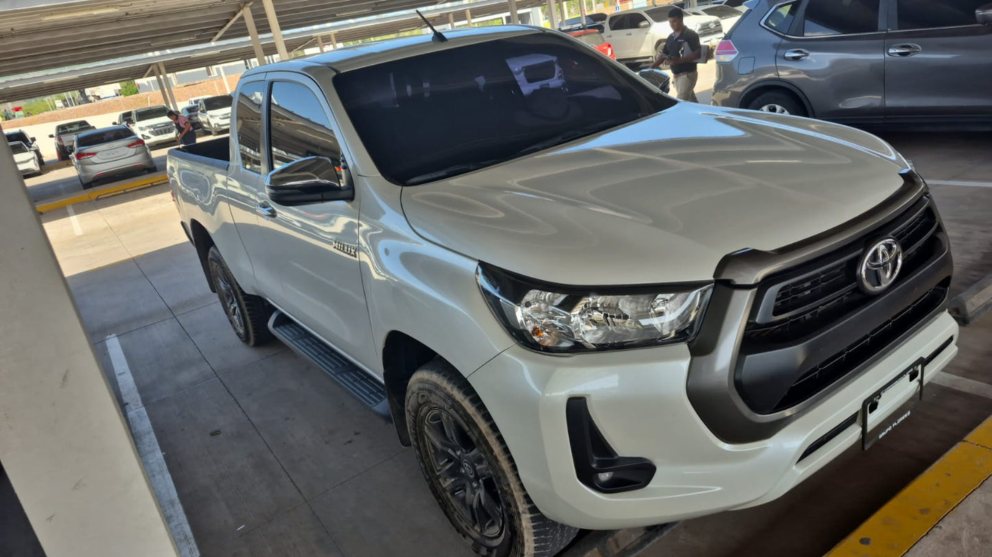 TOYOTA HILUX 2025