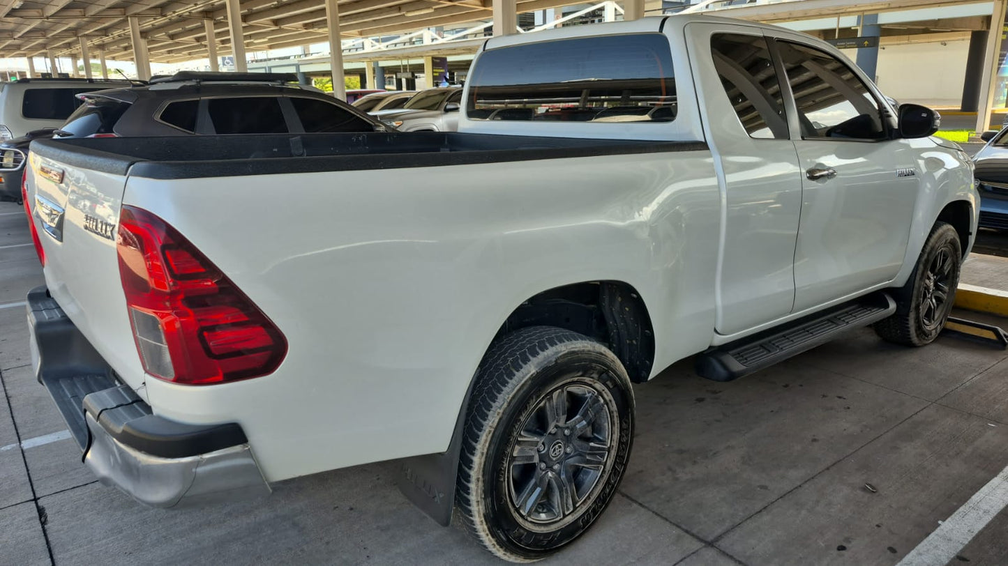 TOYOTA HILUX 2025