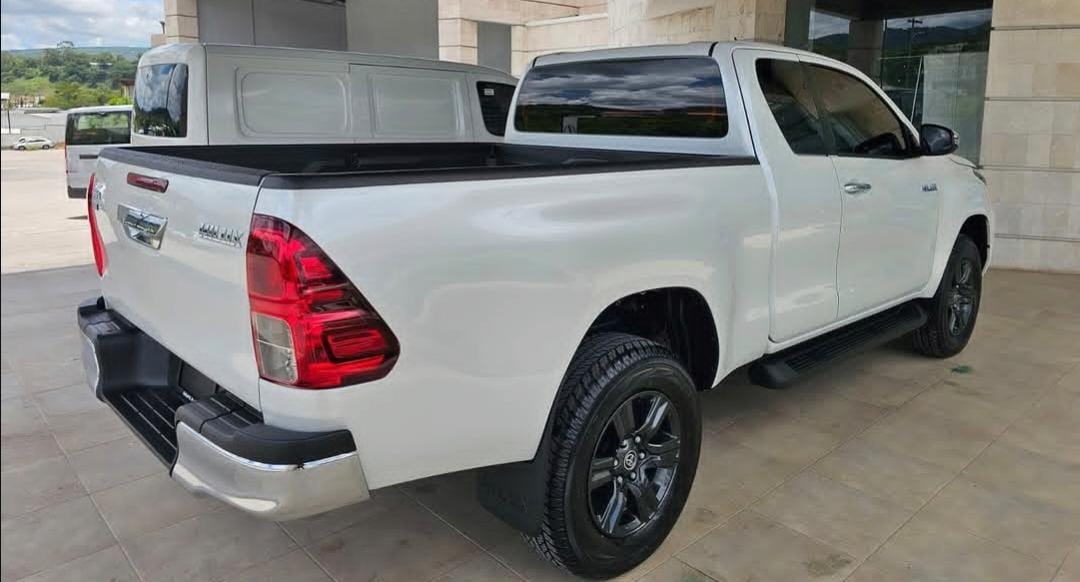 TOYOTA HILUX 2025