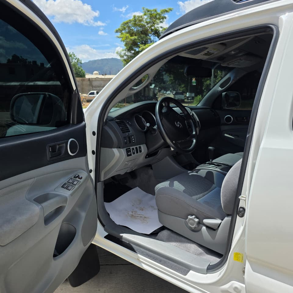 TOYOTA TACOMA 2011