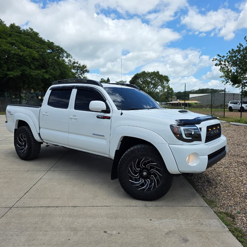 TOYOTA TACOMA 2011