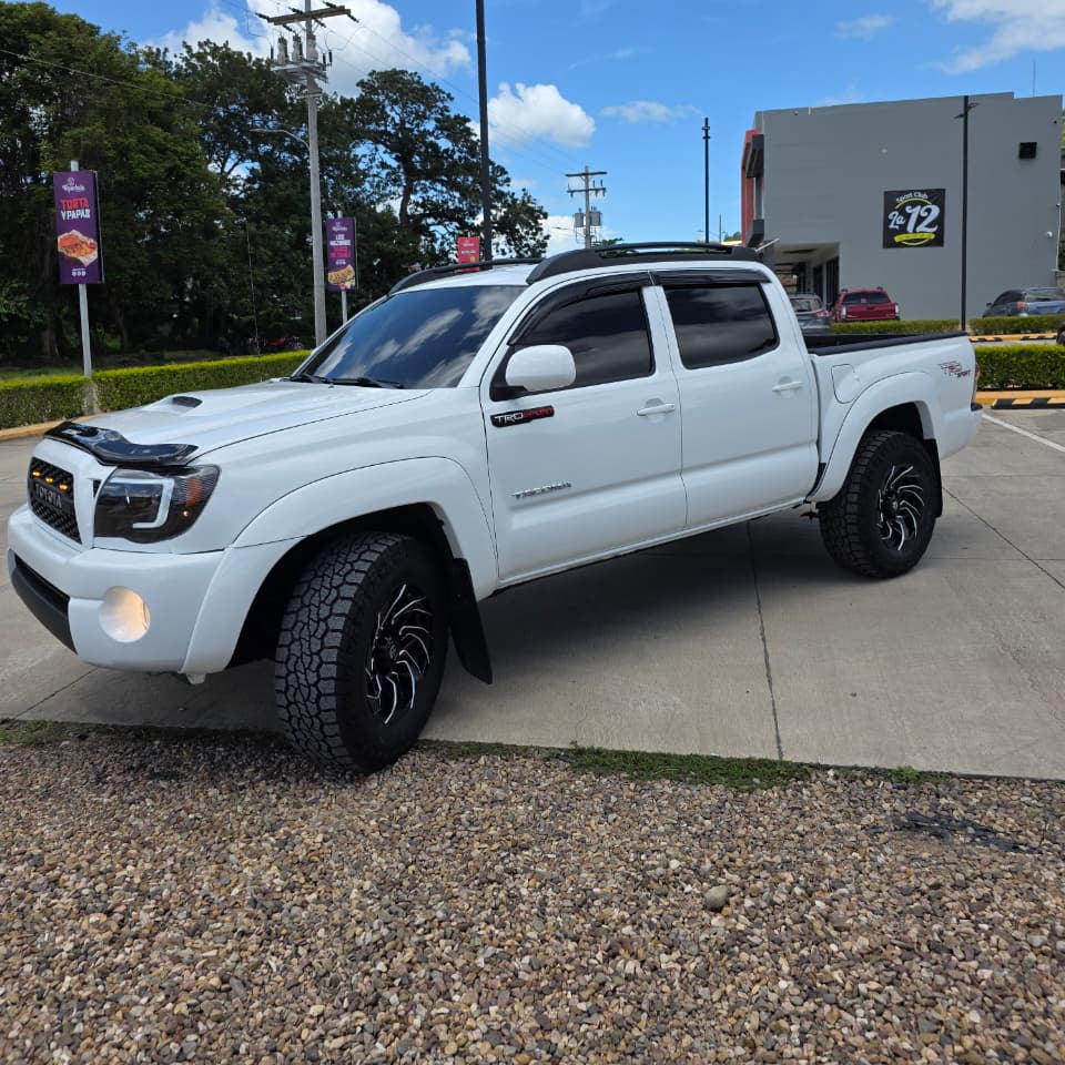 TOYOTA TACOMA 2011