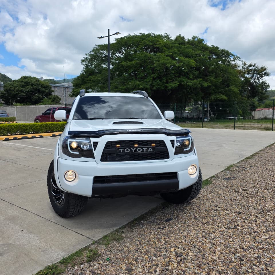 TOYOTA TACOMA 2011