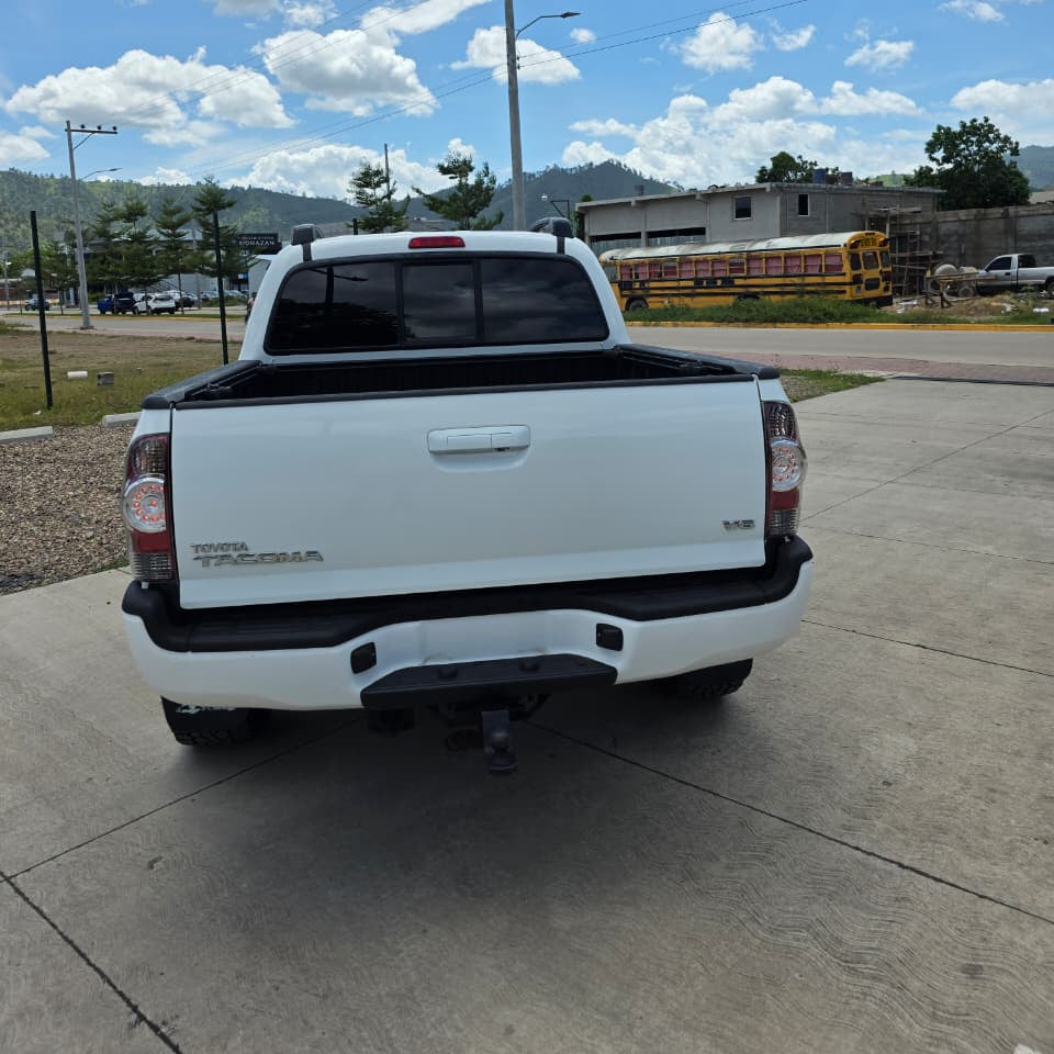 TOYOTA TACOMA 2011