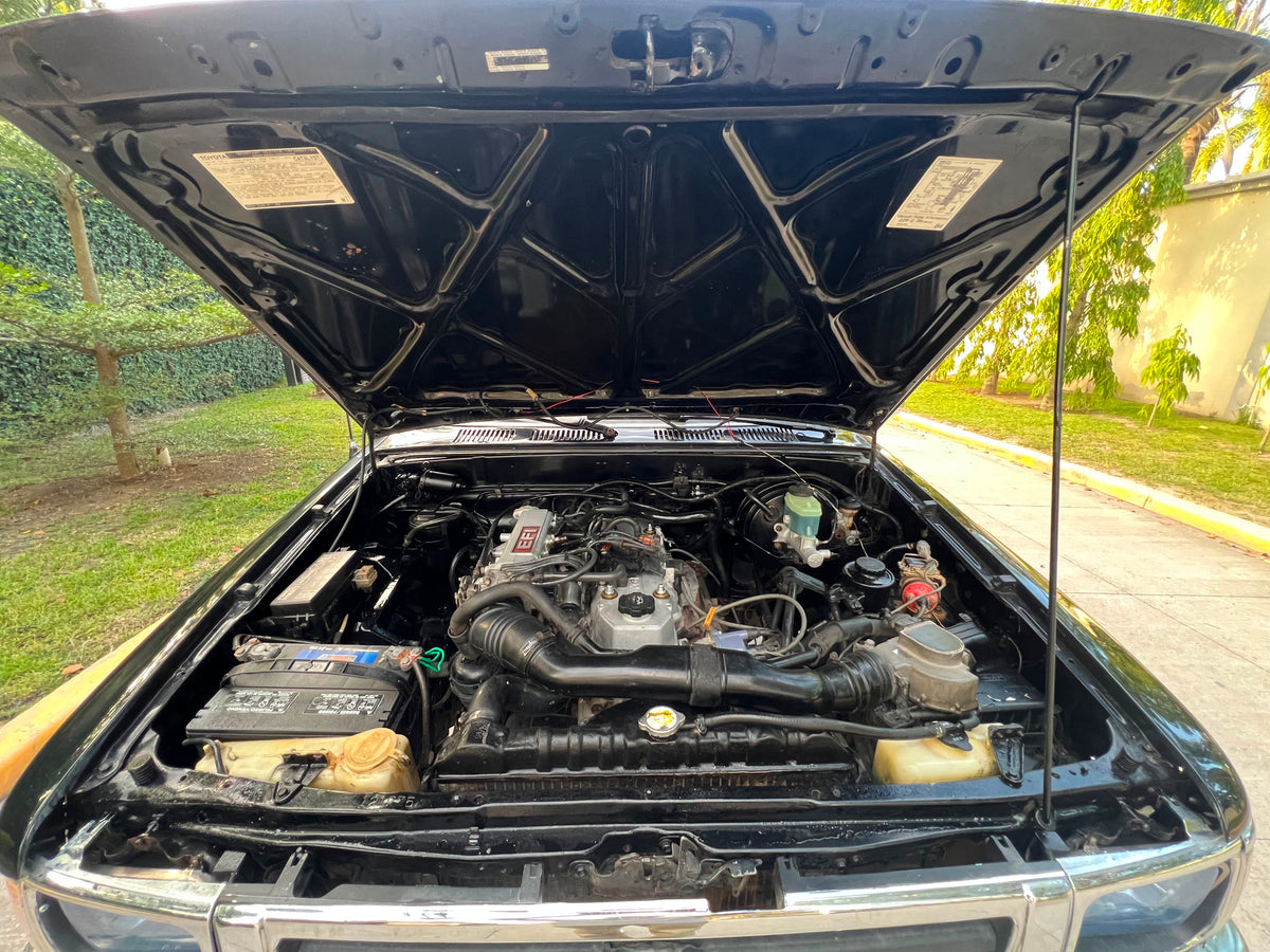 TOYOTA HILUX 22R 1992