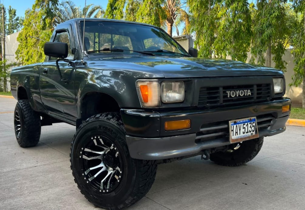 TOYOTA HILUX 22R 1991