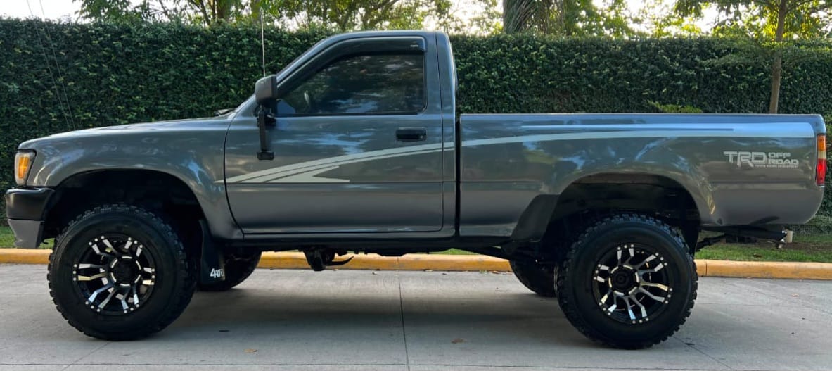 TOYOTA HILUX 22R 1991