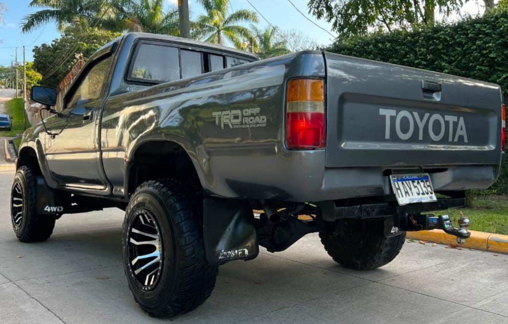 TOYOTA HILUX 22R 1991