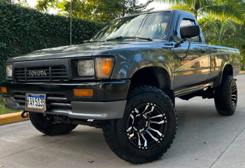 TOYOTA HILUX 22R 1991