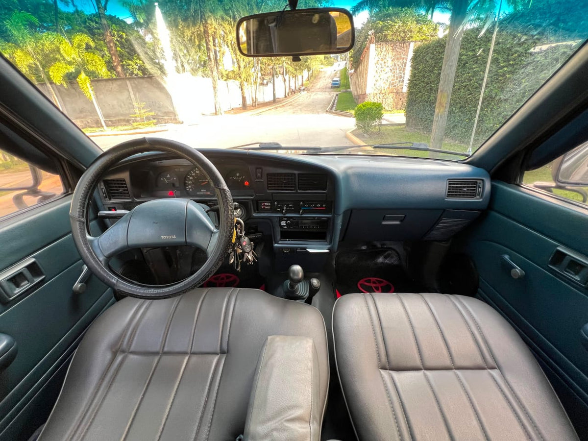TOYOTA HILUX 22R 1991