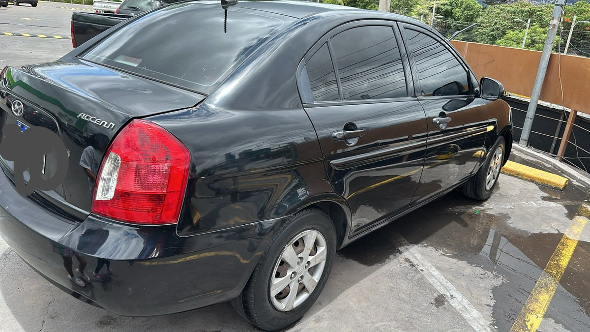 HYUNDAI ACCENT 2010