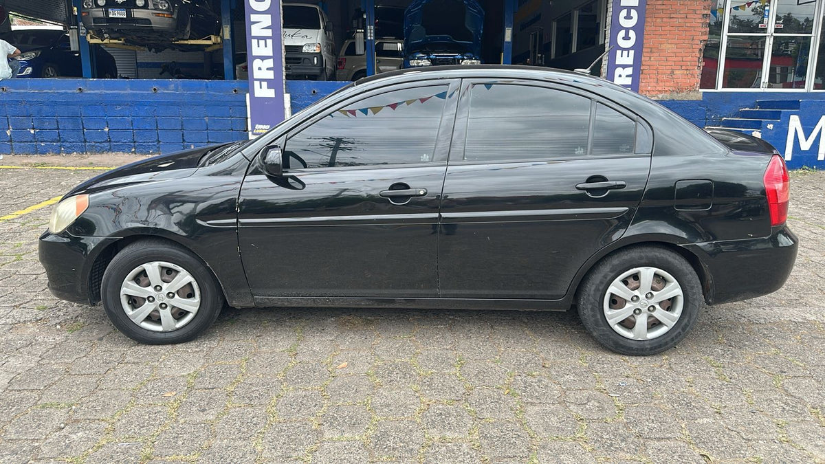 HYUNDAI ACCENT 2010