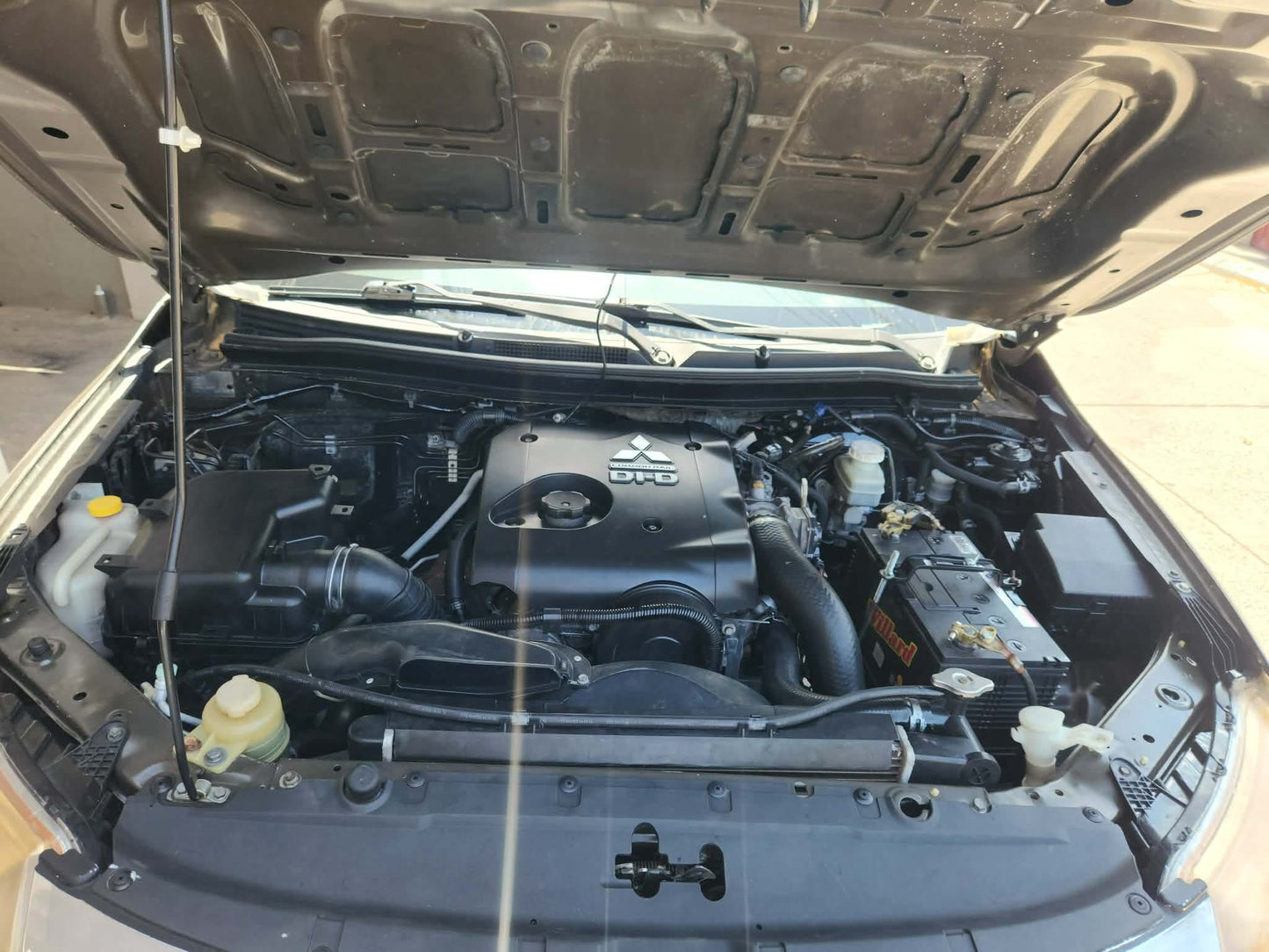 MITSUBISHI L200 2016